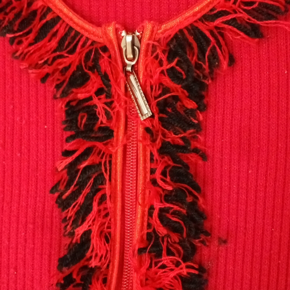 Vibrant red zippered sweater with fringes🐞🐞🐞 - Picture 4 of 8